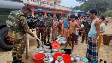 বান্দরবানে চিম্বুক এলাকায় সেনাবাহিনীর সুপেয় পানি বিতরণ