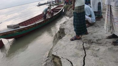 সিরাজগঞ্জের কাজিপুরে বাঁধ ধসে ১৫০ মিটার নদীগর্ভে