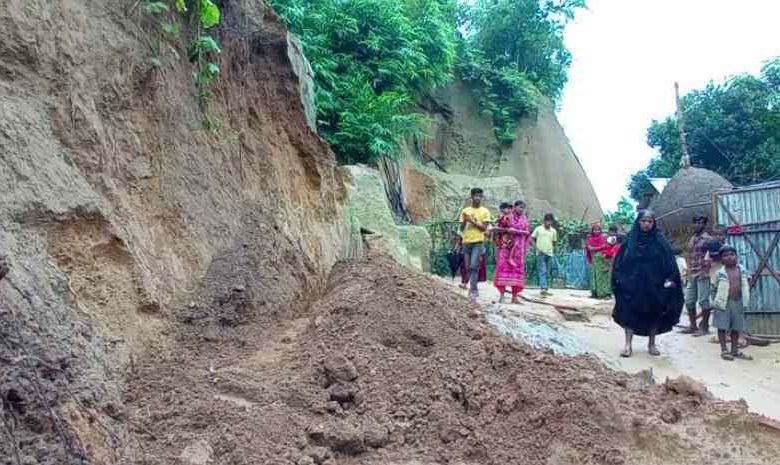 খাগড়াছড়ির বিভিন্ন স্থানে পাহাড় ধস