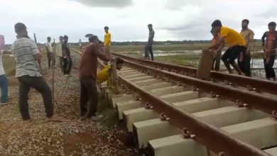 কক্সবাজার রেললাইনের বন্যায় ক্ষতিগ্রস্ত লাইনে সংস্কার কাজ শুরু