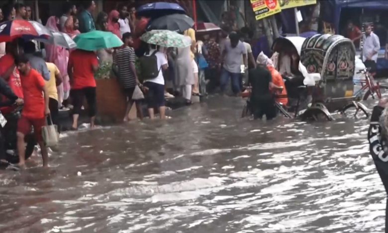 বৃষ্টির পানিতে ভাসছে চট্টগ্রাম