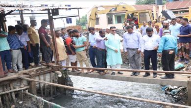 ময়মনসিংহে জলাবদ্ধতা নিরসনে খাল উদ্ধারে মাঠে নেমেছে সিটি করপোরেশন