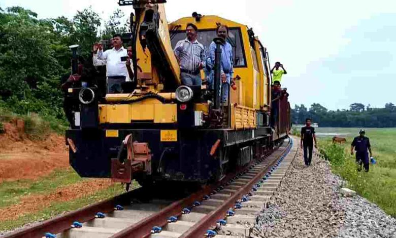 ব্রাহ্মণবাড়িয়ার আখাউড়া-আগরতলা রেলপথে চালানো হয়েছে ট্র্যাক কার