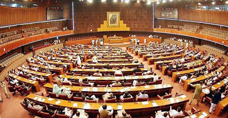 মধ্যরাতে ভাঙল পাকিস্তানের পার্লামেন্ট