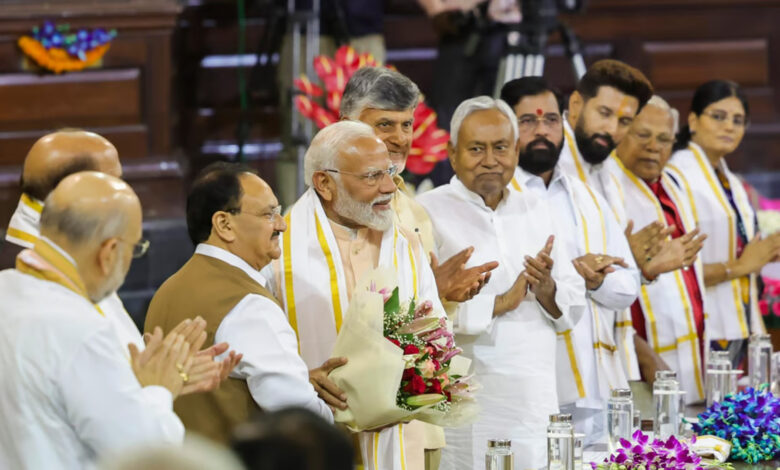 ভারতের প্রধানমন্ত্রী হিসেবে শপথ নিতে যাচ্ছেন নরেন্দ্র মোদ তিনি টানা তৃতীয় মেয়াদে প্রধানমন্ত্রী হয়েছেন