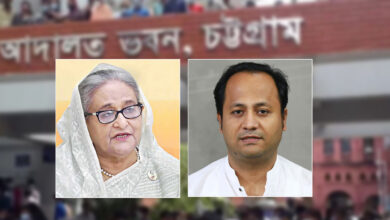 চট্টগ্রামের বহাদ্দারহাটে তানভী সিদ্দিকীকে হত্যার অভিযোগে মামলা করেছেন নিহতের পরিবার। মামলায় সাবেক প্রধানমন্ত্রী শেখ হাসিনা, সাবেক শিক্ষামন্ত্রী মহিবুল হাছান চৌধুরী নওফেল, নগর আওয়ামী লীগ নেতা হেলাল আকবর চৌধুরী বাবর প্রকাশ বাবর আলী, জামালখান ওয়ার্ড কাউন্সিলর শেবাল দাস সুমন, ছাত্রলীগের সাবেক সাধারণ সম্পাদক নুরুল আজিম রনিসহ ৩৪ জনকে আসামি করা হয়েছে। এ ছাড়া অজ্ঞাতনামা আসামি করা হয়েছে আরও ৪০ থেকে ৫০ জনকে।