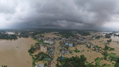 বন্যাকবলিত জেলাগুলোতে ১২৩৫ মোবাইল টাওয়ার অকেজো : বিটিআরসি