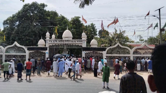 গত কিছুদিন ধরে দেশের বিভিন্ন স্থানে মাজারে হামলা চালাচ্ছে দুর্বৃত্তরা এসব হামলার ব্যাপারে সরকার অবগত মাজার ধর্মীয় স্থান ও সাংস্কৃতিক স্থানগুলো রক্ষার জন্য আইন প্রয়োগকারী সংস্থাগুলোকে পর্যাপ্ত ব্যবস্থা নেওয়ার নির্দেশ দেওয়া হয়েছে