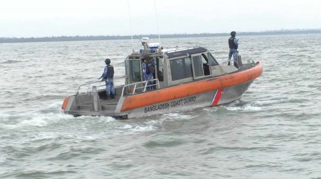 মিয়ানমার নৌবাহিনীর গুলিতে বাংলাদেশি জেলে নিহত, মাঝিমাল্লাসহ ৬ ট্রলার অ