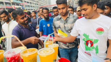 ডেঙ্গু প্রতিরোধে মিরপুরে ছাত্রদলের লিফলেট বিতরণ