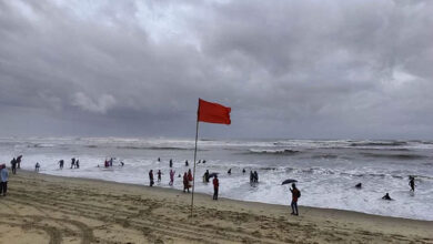 আরও কয়েকদিন বৃষ্টির সম্ভাবনা, সমুদ্রবন্দরে ৩ নম্বর সতর্কতা