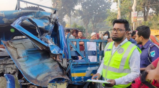 টাঙ্গাইলে বাস-পিকআপ সংঘর্ষে নিহত ৪