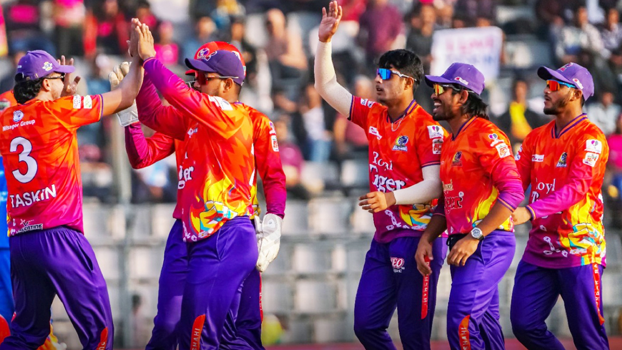 যেসব ক্রিকেটারের বাসা ঢাকায় হোটেল ছাড়ার অনুরোধ রাজশাহীর!