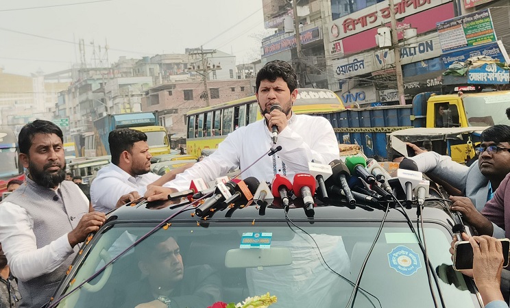 আ. লীগকে আর নির্বাচনে অংশ নিতে দেয়া হবে না : মাহফুজ আলম