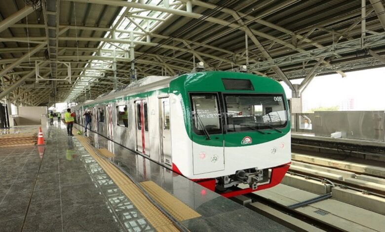 পবিত্র ঈদুল ফিতরের ছুটি শুরু হয়ে গেছে দুদিন আগে। ইতোমধ্যে কয়েক লাখ মানুষ ঢাকা ছেড়েছে। তাই মেট্রোরেলে যাত্রী সংখ্যা কম। ট্রেনে যেমন ভিড় নেই, তেমনি দীর্ঘ লাইন নেই টিকিট কাউন্টারেও। ডিএমটিসিএল জানিয়েছে, ঈদের দিন মেট্রো চলাচল বন্ধ থাকবে, তবে আগের শিডিউল অনুযায়ী ঈদের অন্য দিনগুলোতে চলাচল অব্যাহত থাকবে।