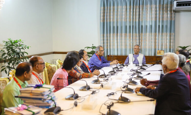 একই কোম্পানি, গোষ্ঠী, ব্যক্তি, পরিবার বা উদ্যোক্তা যাতে একই সঙ্গে একাধিক গণমাধ্যমের মালিক না হতে পারে সে বিষয়ে সুপারিশ করেছে গণমাধ্যম সংস্কার কমিশন।