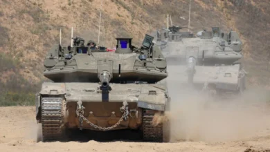 ইসরায়েলের প্রতিরক্ষামন্ত্রী সেনাবাহিনীকে ‘গাজার আরও এলাকা দখল’ করতে বলেছেন। তিনি হুমকি দিয়ে বলেন, হামাস যদি বাকি সব জিম্মিকে মুক্তি না দেয়, তবে গাজার কিছু অংশ স্থায়ীভাবে দখল করে নেওয়া হবে। প্রতিরক্ষামন্ত্রী ইসরায়েল কাটজ বলেন, ‘জীবিত ও মৃত উভয়’ জিম্মিদের ফিরিয়ে না দেওয়া পর্যন্ত সেনাবাহিনী গাজায় ‘ক্রমবর্ধমান তীব্রতায়’ স্থল অভিযান চালিয়ে যাবে।