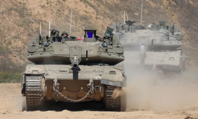 ইসরায়েলের প্রতিরক্ষামন্ত্রী সেনাবাহিনীকে ‘গাজার আরও এলাকা দখল’ করতে বলেছেন। তিনি হুমকি দিয়ে বলেন, হামাস যদি বাকি সব জিম্মিকে মুক্তি না দেয়, তবে গাজার কিছু অংশ স্থায়ীভাবে দখল করে নেওয়া হবে। প্রতিরক্ষামন্ত্রী ইসরায়েল কাটজ বলেন, ‘জীবিত ও মৃত উভয়’ জিম্মিদের ফিরিয়ে না দেওয়া পর্যন্ত সেনাবাহিনী গাজায় ‘ক্রমবর্ধমান তীব্রতায়’ স্থল অভিযান চালিয়ে যাবে।