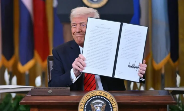 যুক্তরাষ্ট্রের শিক্ষা বিভাগ ১৯৭৯ সালে প্রতিষ্ঠিত হয় এবং এটি মূলত শিক্ষার্থীদের ঋণ প্রদানসহ নিম্ন আয়ের শিক্ষার্থীদের জন্য বিভিন্ন সহায়তা কর্মসূচি পরিচালনা করে। বর্তমানে প্রায় ৪ হাজার ৪০০ কর্মী নিয়ে এই বিভাগ পরিচালিত হচ্ছে। ট্রাম্পের সিদ্ধান্তকে কেন্দ্র করে যুক্তরাষ্ট্রের রাজনৈতিক অঙ্গনে নতুন বিতর্ক সৃষ্টি হয়েছে। কেউ কেউ বলছেন, এটি প্রশাসনিক ব্যয় কমানোর জন্য একটি ভালো পদক্ষেপ, আবার কেউ মনে করছেন, এটি শিক্ষাব্যবস্থার জন্য হুমকি।