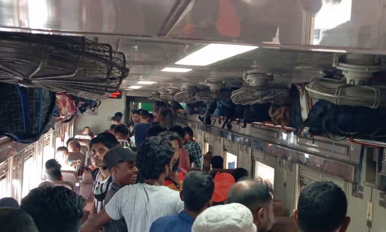 যাত্রী চাপও কম, ট্রেন ছাড়ছে সময় মতো