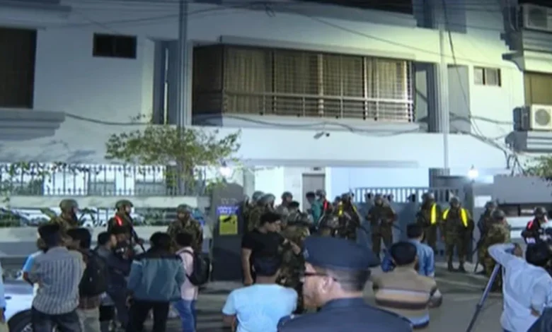 রাতে সিরাজগঞ্জ-৪ আসনের সাবেক এমপির বাসায় ছাত্র-জনতার তল্লাশি