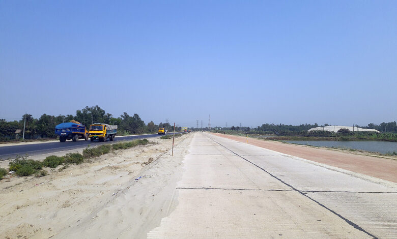 ঈদযাত্রায় ঢাকা-টাঙ্গাইল মহাসড়কে দীর্ঘ যানজটের শঙ্কা