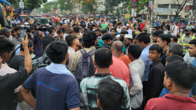 শিক্ষার্থীদের আন্দোলনে দুর্ভোগে মানুষ