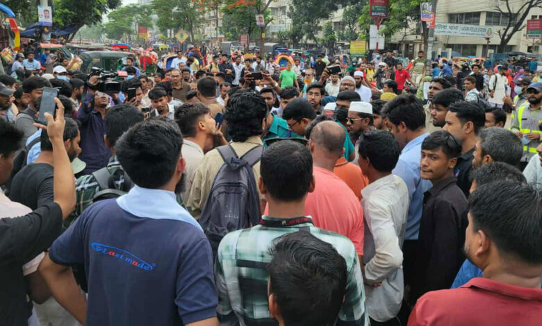 শিক্ষার্থীদের আন্দোলনে দুর্ভোগে মানুষ